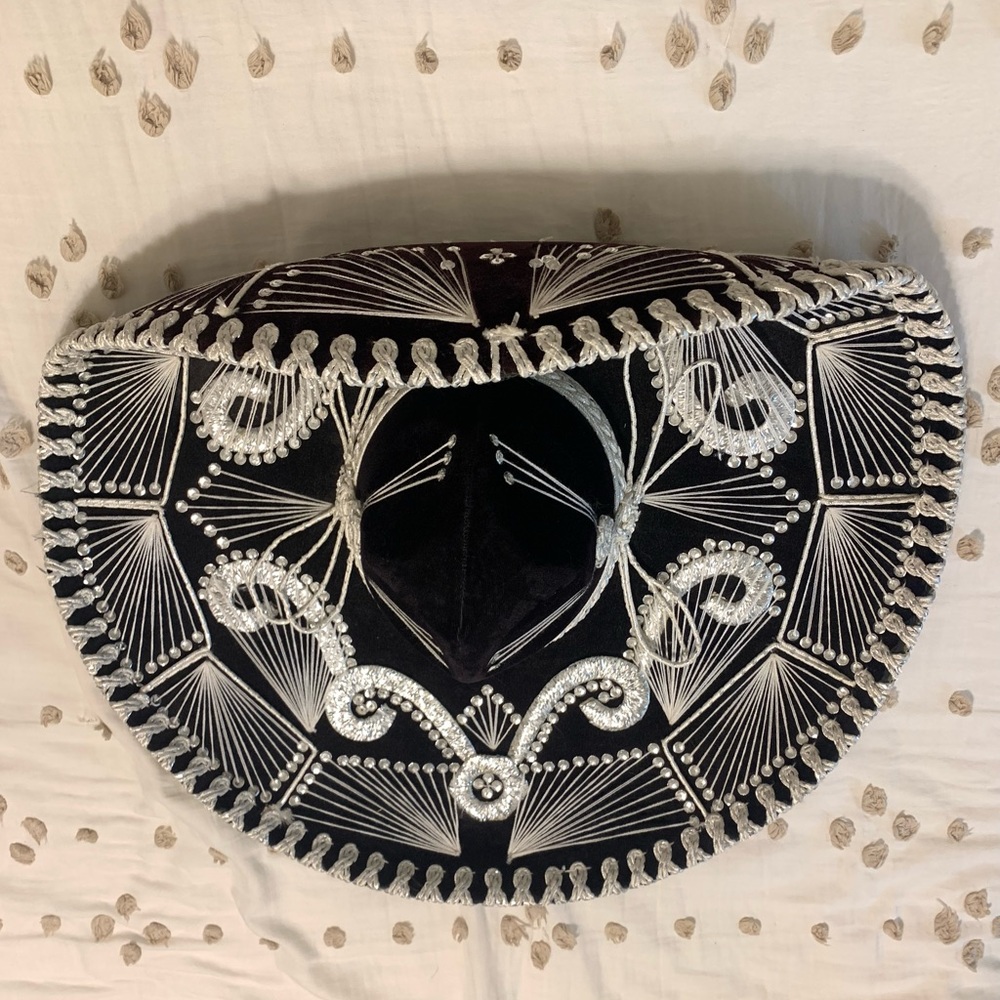 Beautiful sombrero.
